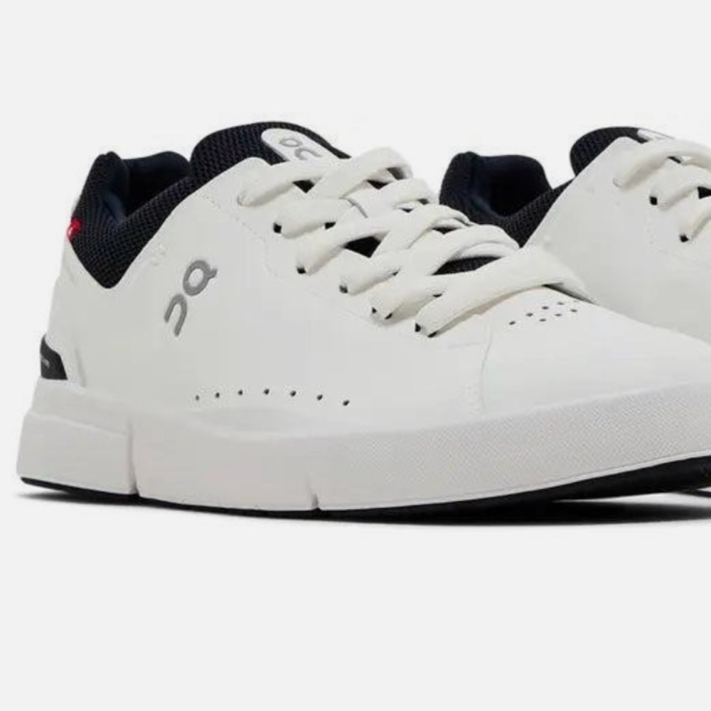 ON Roger Advantage White Midnight - Size 10.5